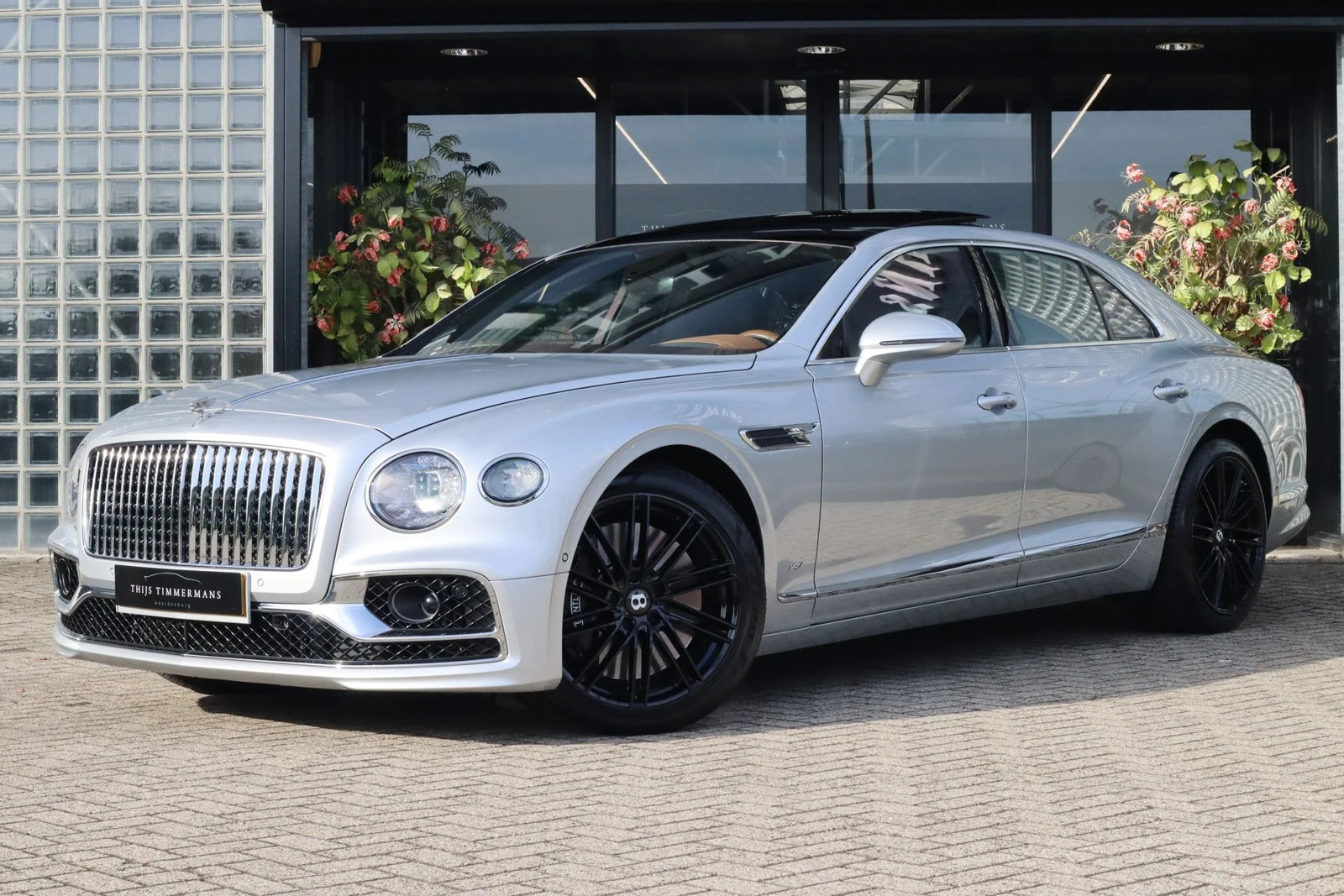 Bentley Flying Spur V8 · Moonbeam Silver · Thijs Timmermans