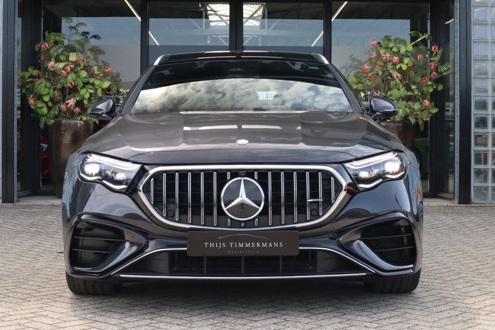 2025 Mercedes-AMG E 53 Hybrid 4MATIC+ Estate, 2/10