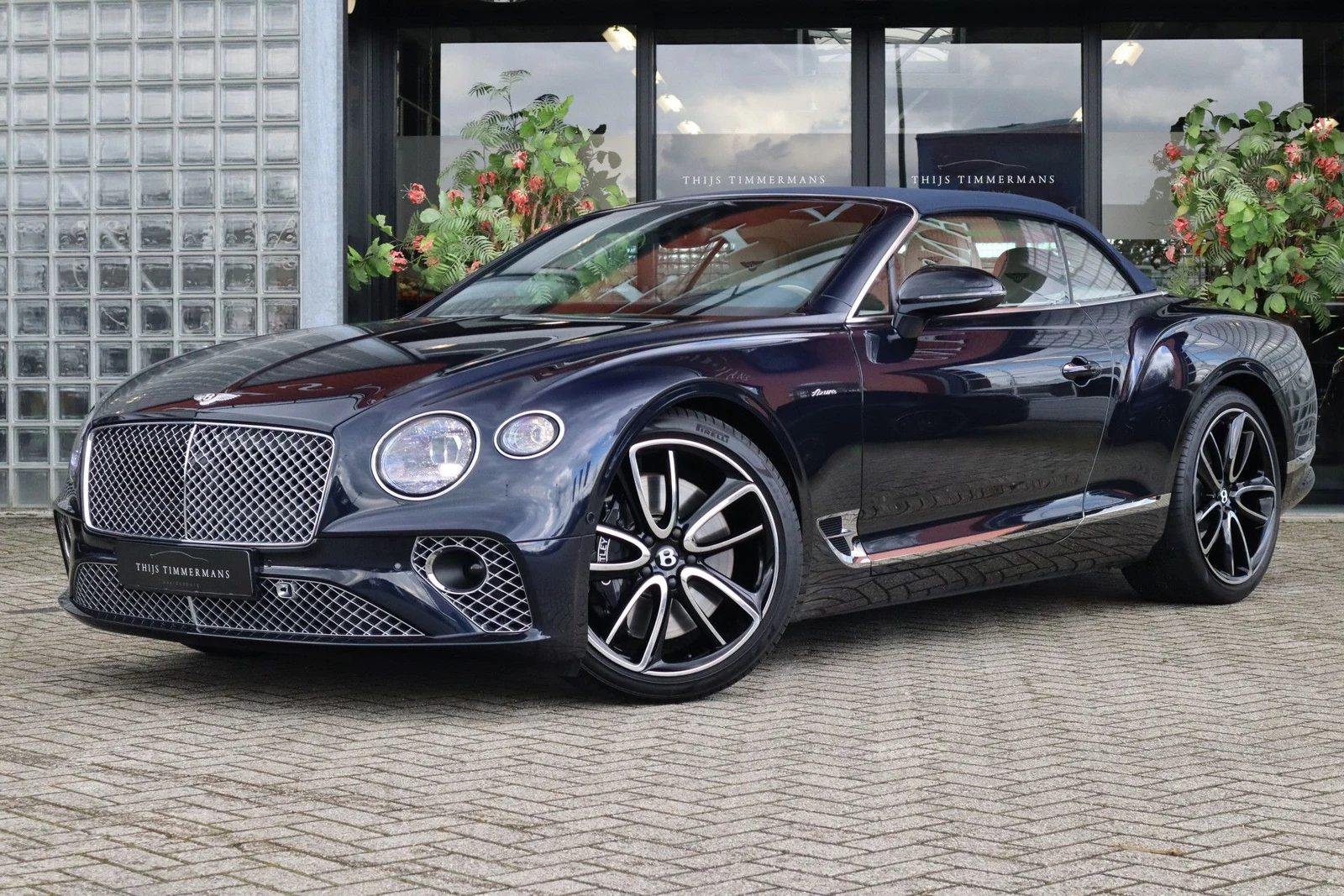 2023 Bentley Continental GTC Azure V8, 2/10