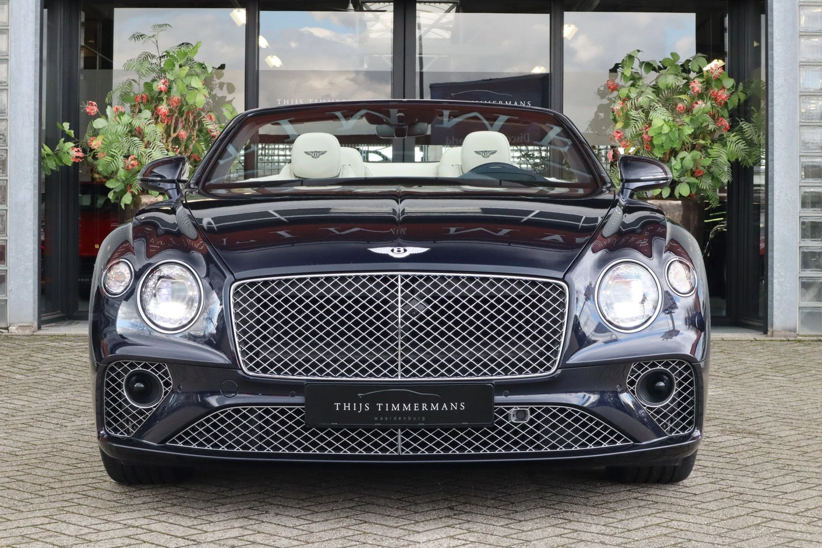 2023 Bentley Continental GTC Azure V8, 3/10