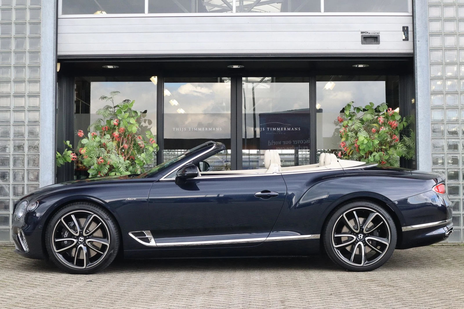 2023 Bentley Continental GTC Azure V8, 4/10