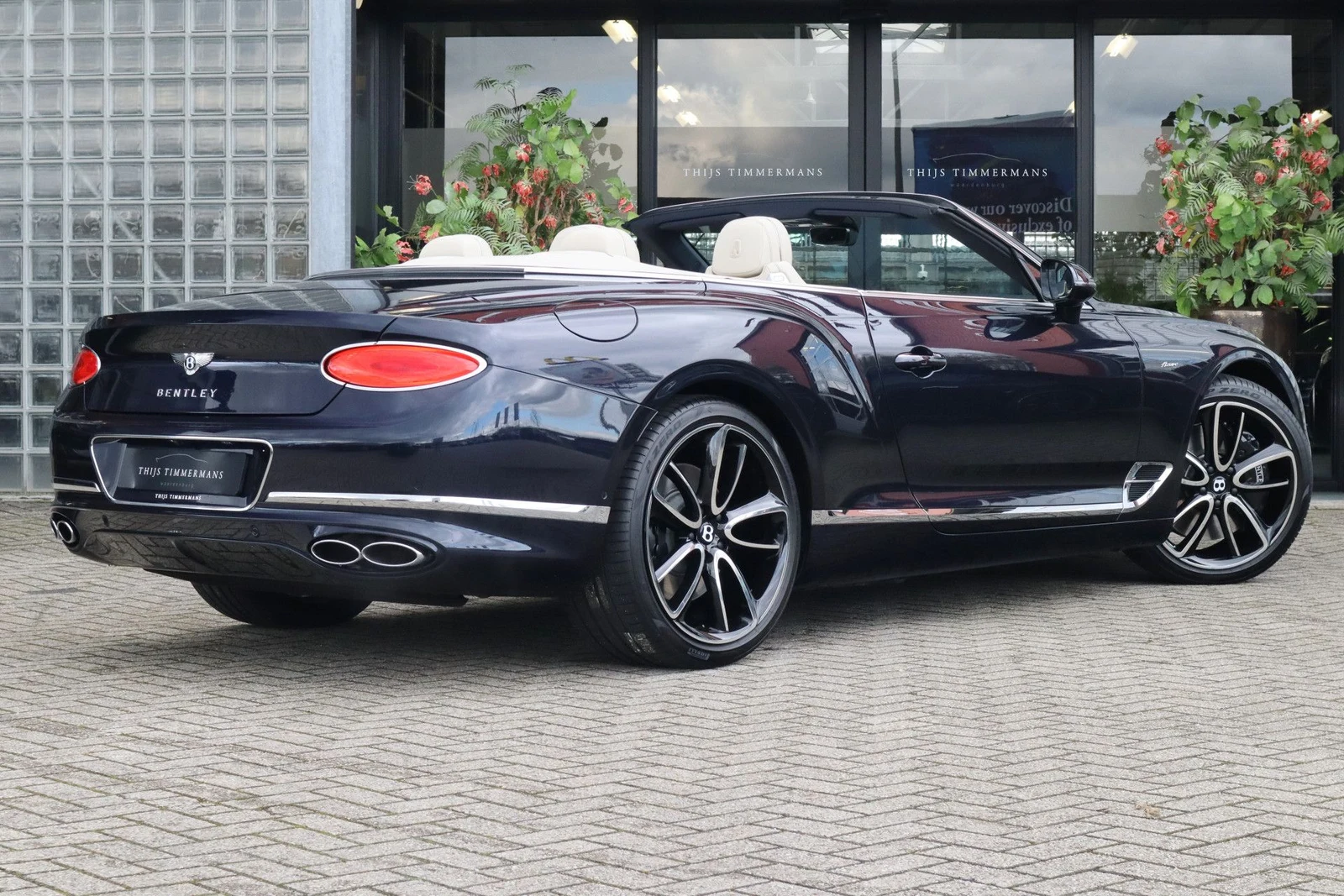 2023 Bentley Continental GTC Azure V8, 6/10
