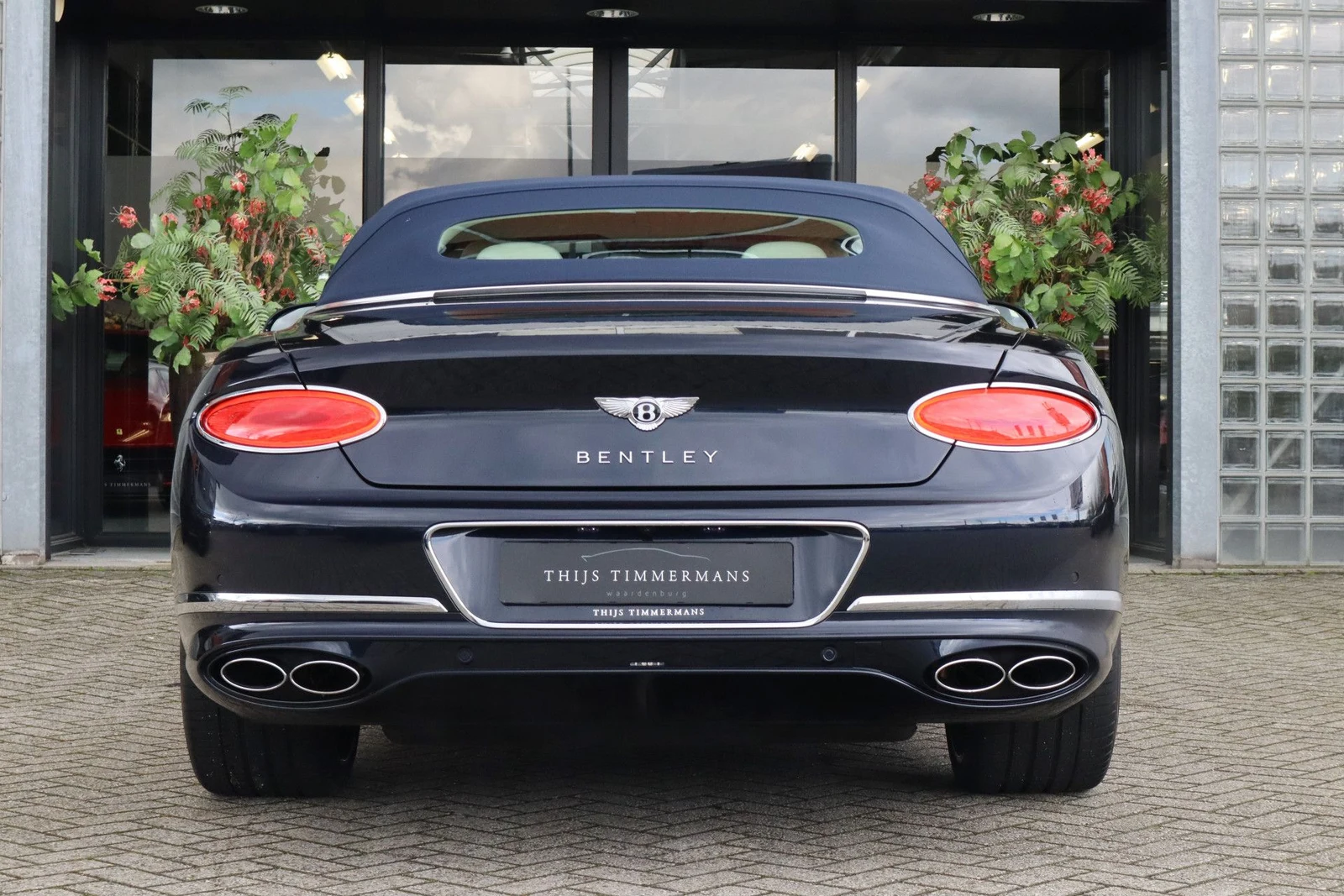 2023 Bentley Continental GTC Azure V8, 8/10