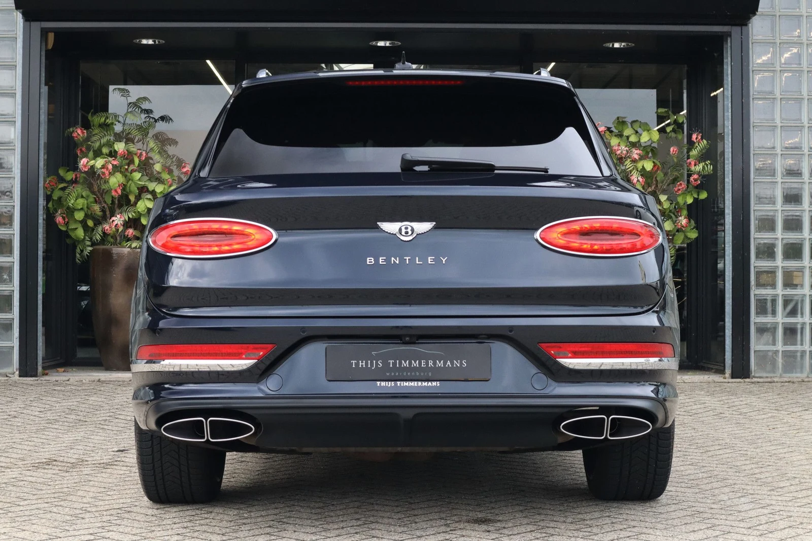 2023 Bentley Bentayga Azure V8, 4/10