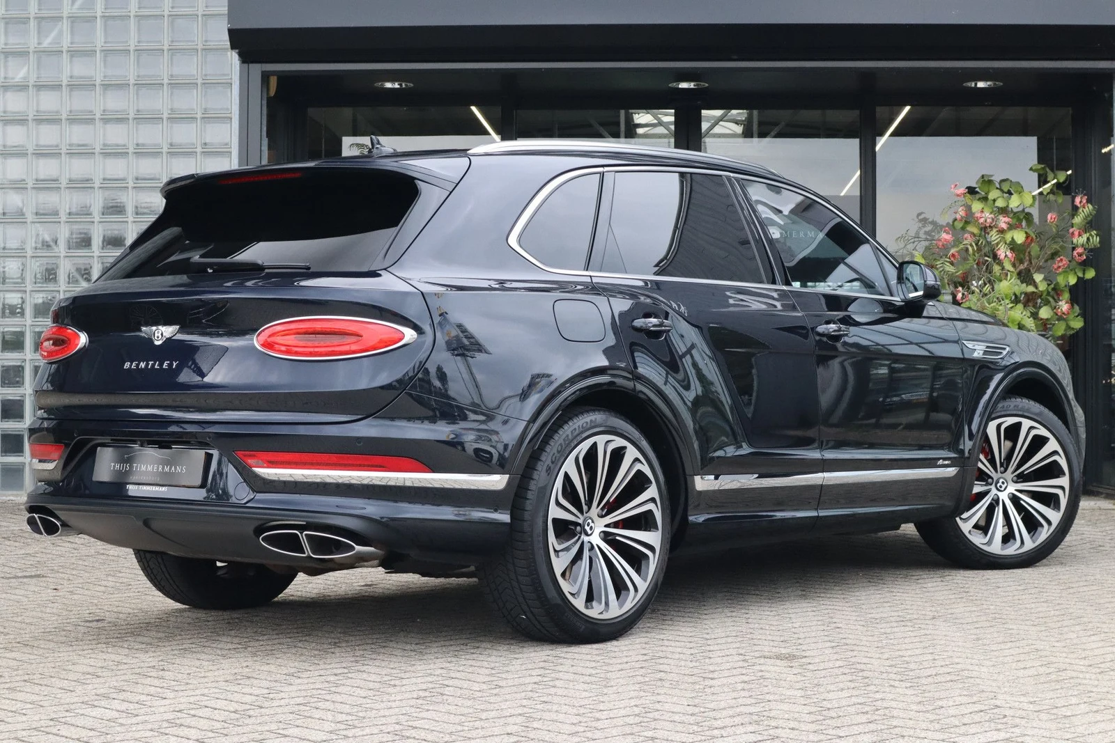 2023 Bentley Bentayga Azure V8, 5/10