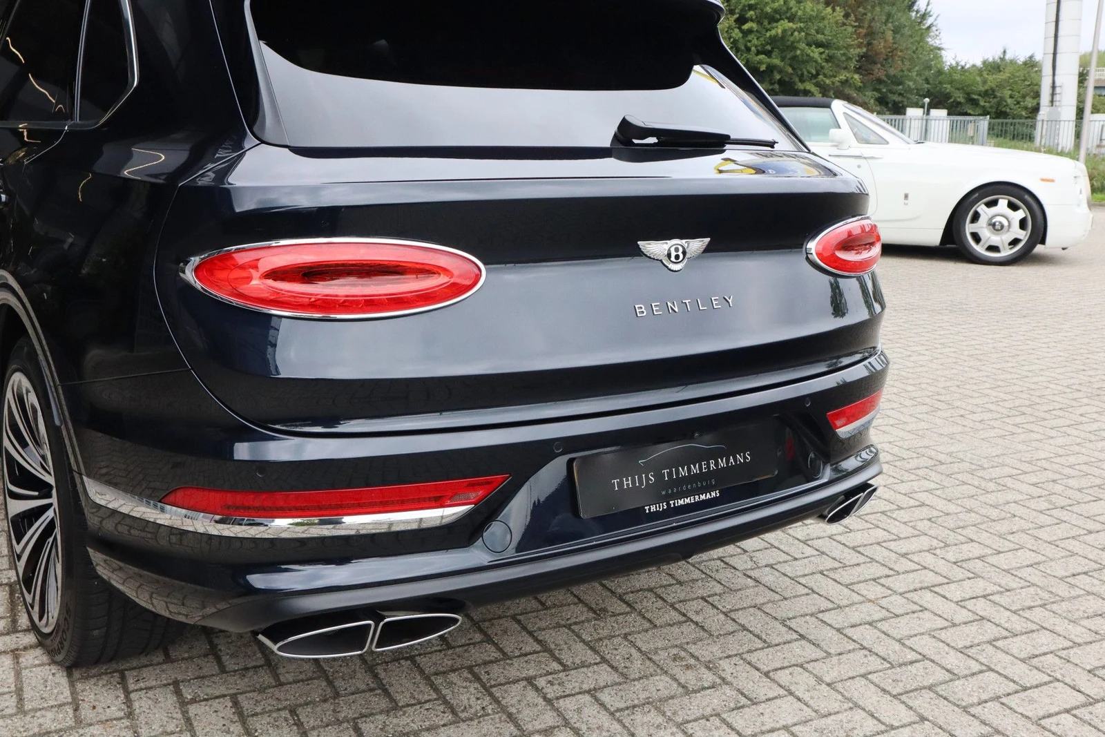 2023 Bentley Bentayga Azure V8, 6/10