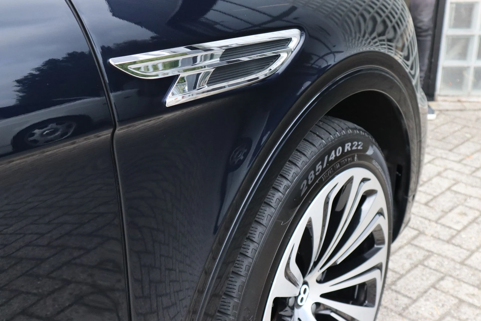 2023 Bentley Bentayga Azure V8, 9/10