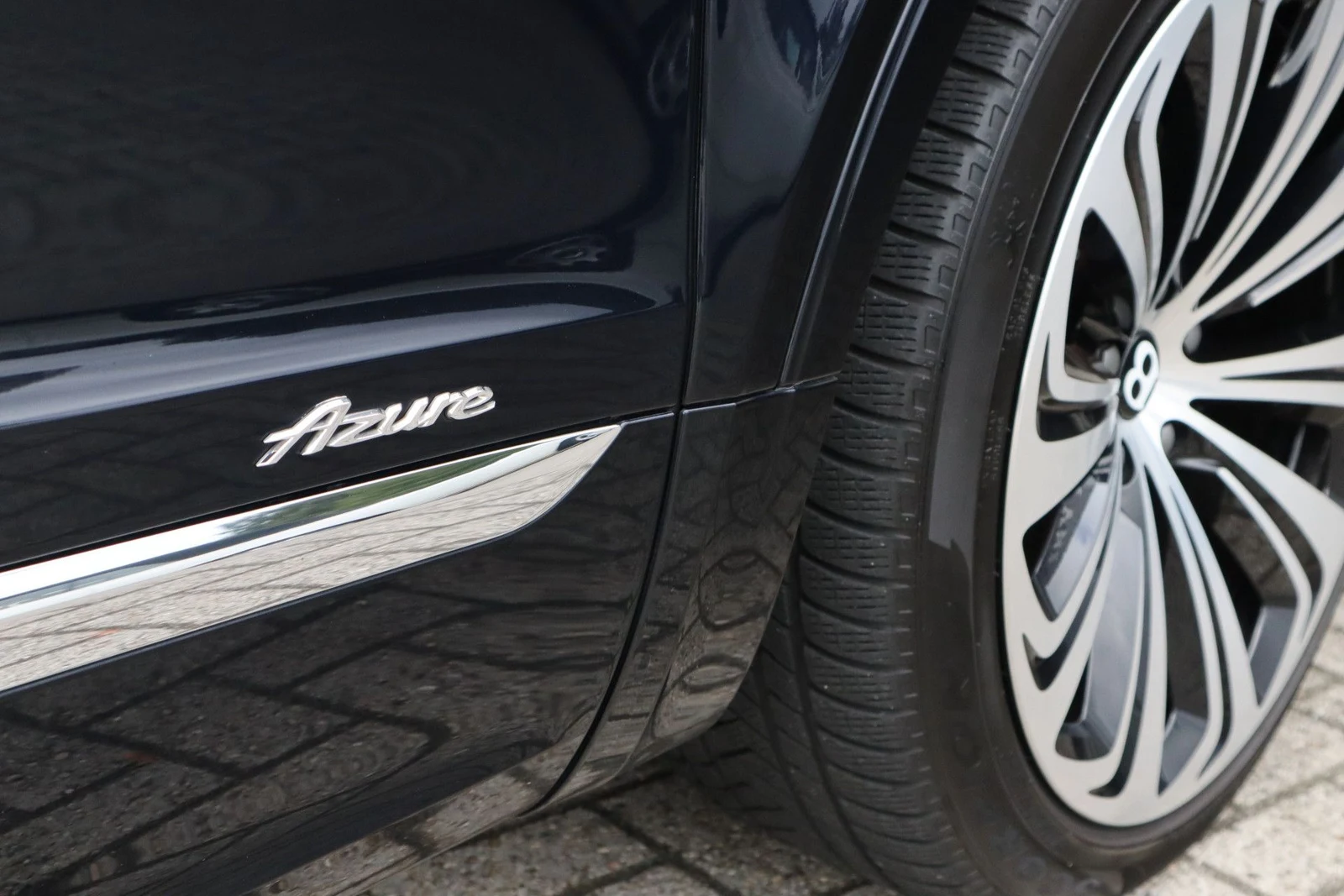 2023 Bentley Bentayga Azure V8, 10/10