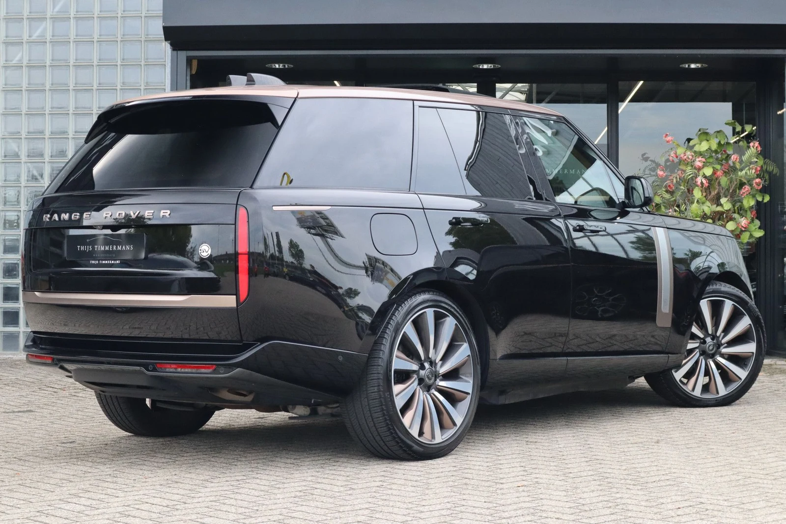 2025 Land Rover Range Rover P550e SV, 4/10