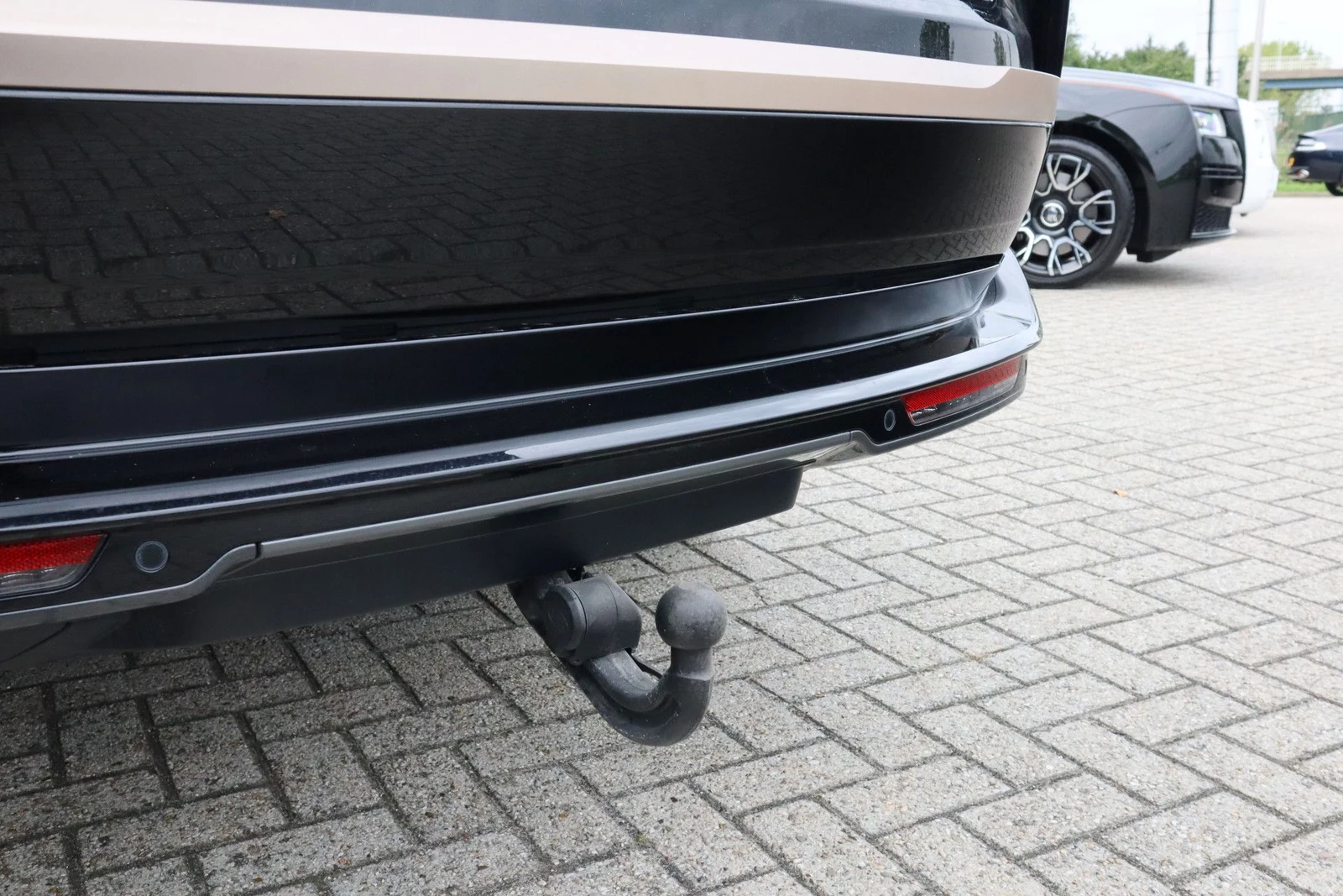 2025 Land Rover Range Rover P550e SV, 8/10