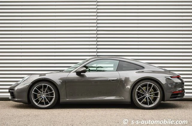 Porsche 911 (992) Carrera 4, 2/10