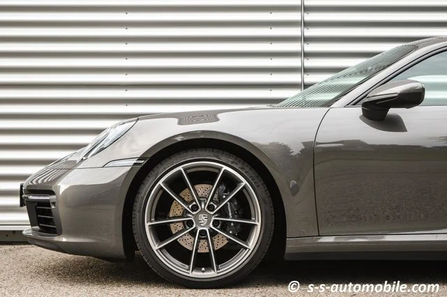 Porsche 911 (992) Carrera 4, 3/10