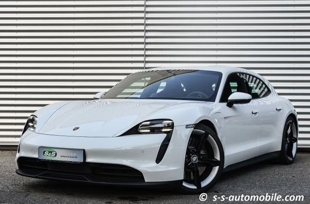 Porsche Taycan Sport Turismo, full-car front three-quarter view.
