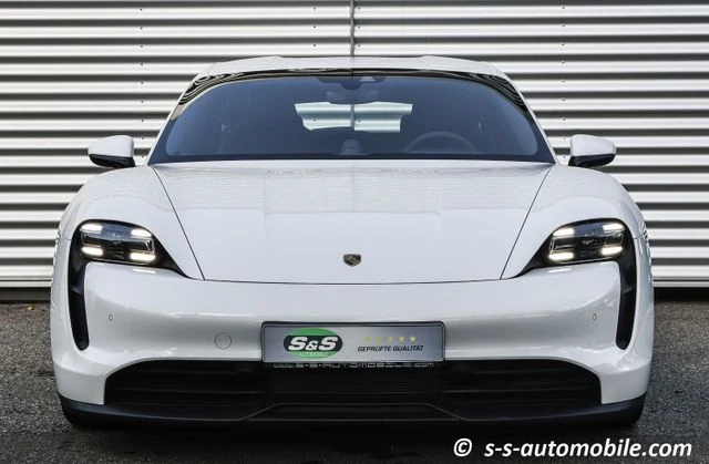 Porsche Taycan Sport Turismo, 2/10