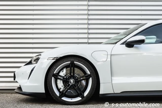 Porsche Taycan Sport Turismo, 6/10