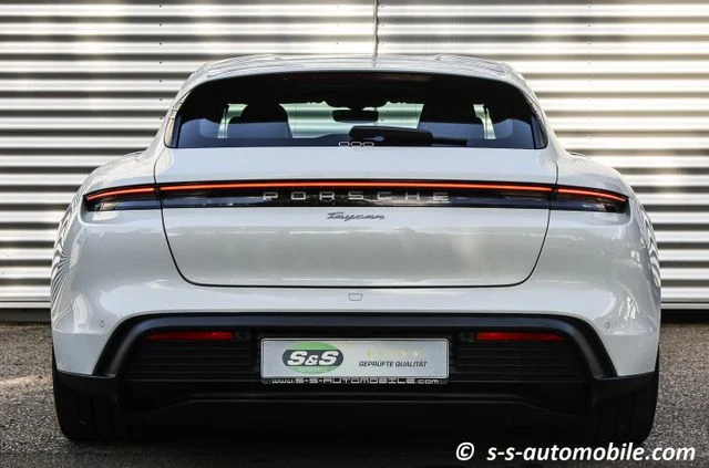 Porsche Taycan Sport Turismo, 9/10