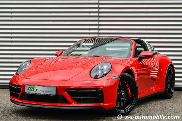 Porsche 911 (992) Targa 4 GTS, full-car front three-quarter view.