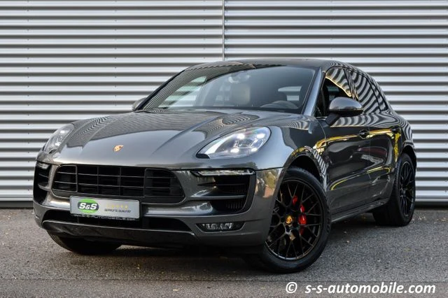 Porsche Macan GTS, full-car front three-quarter view.