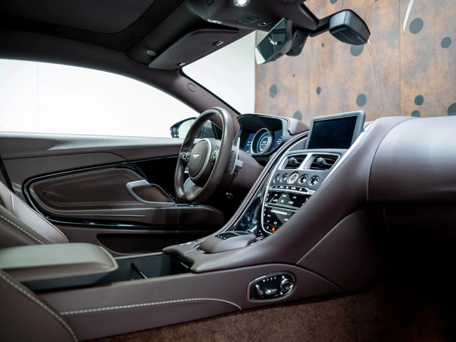 2020 Aston Martin DB11 V8, 16/20