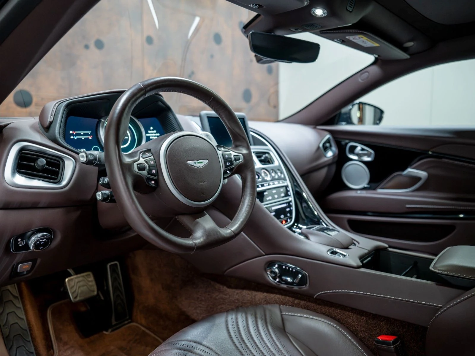 2020 Aston Martin DB11 V8, 18/20