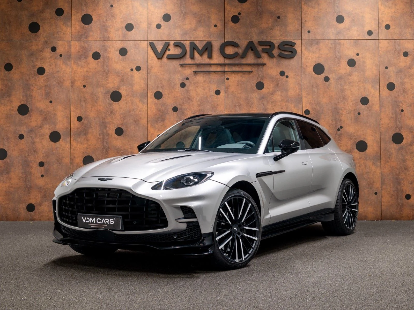 Aston Martin DBX707 · Aluminite Silver · VDM Cars