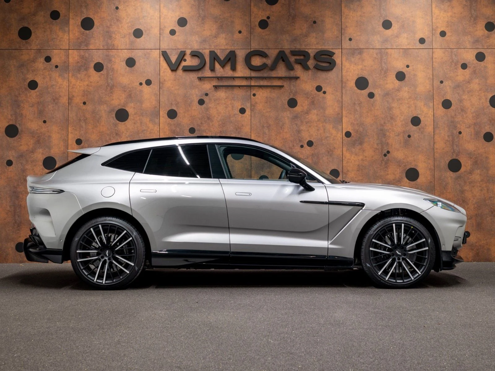 2025 Aston Martin DBX707, 6/20