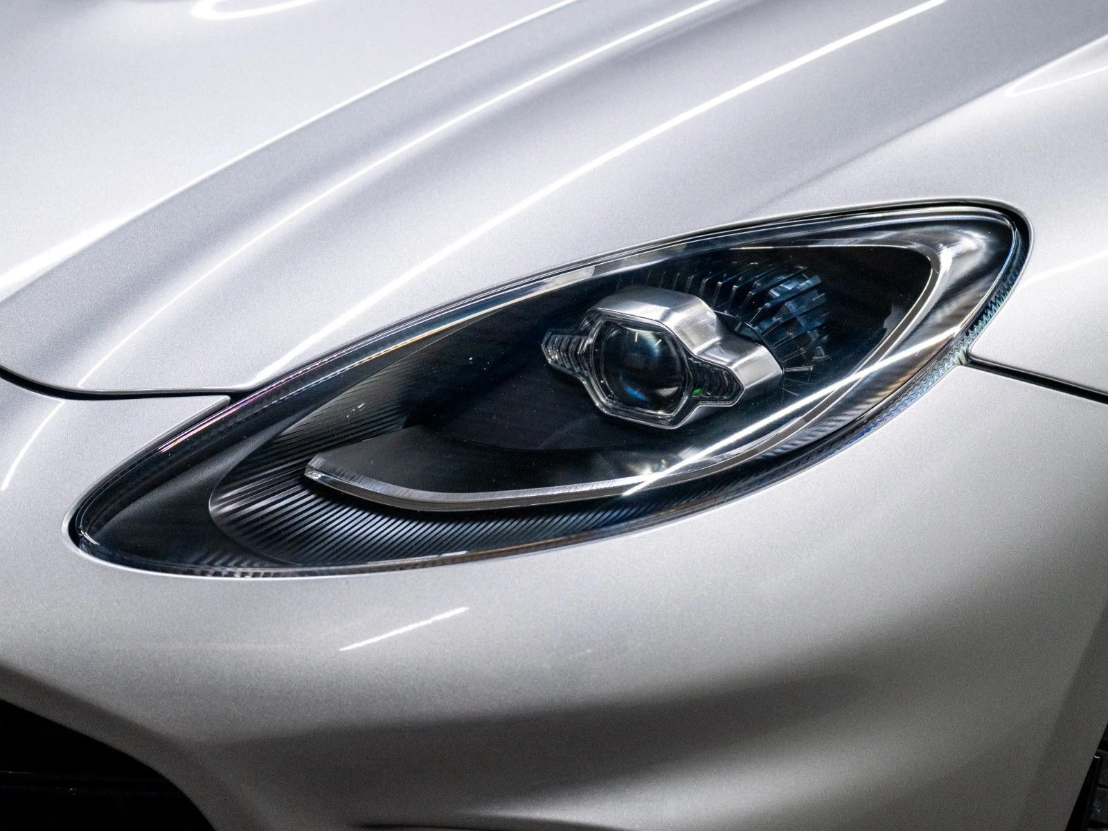 2025 Aston Martin DBX707, 9/20
