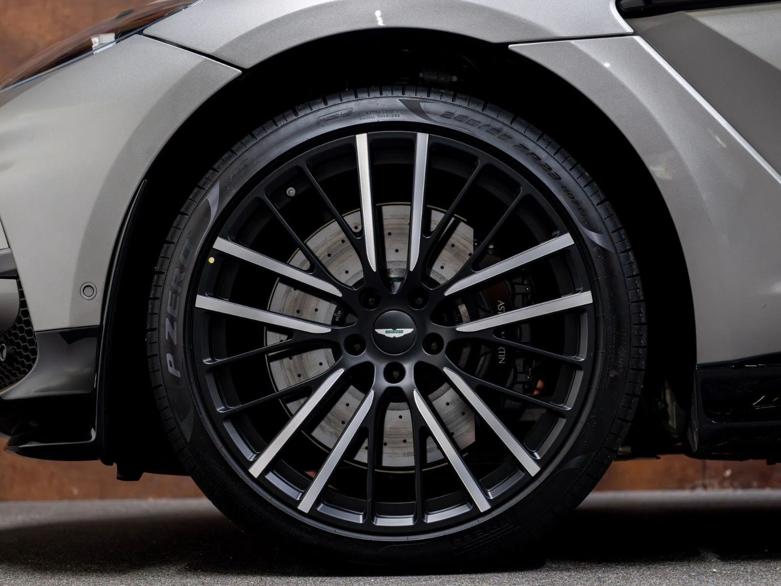 2025 Aston Martin DBX707, 15/20