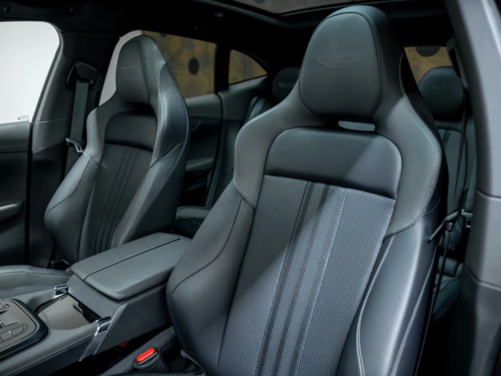 2025 Aston Martin DBX707, 17/20