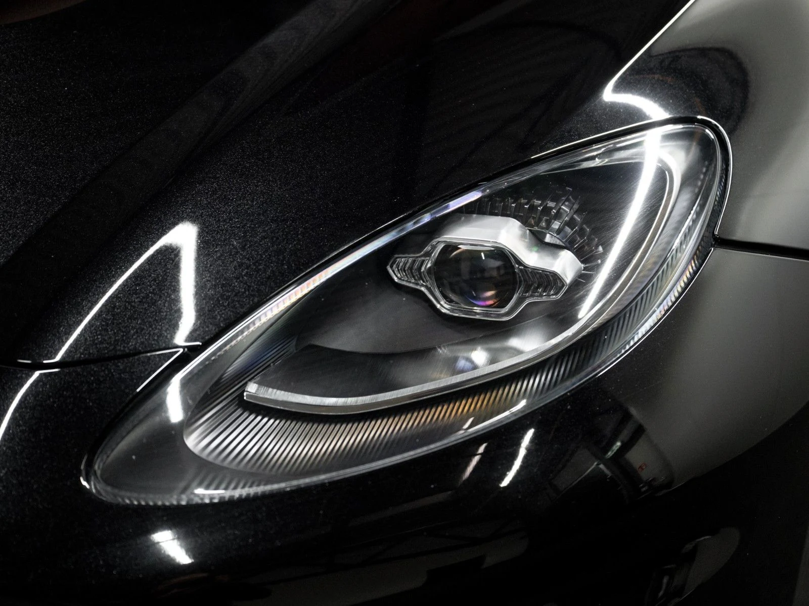 2024 Aston Martin DBX707, 10/20