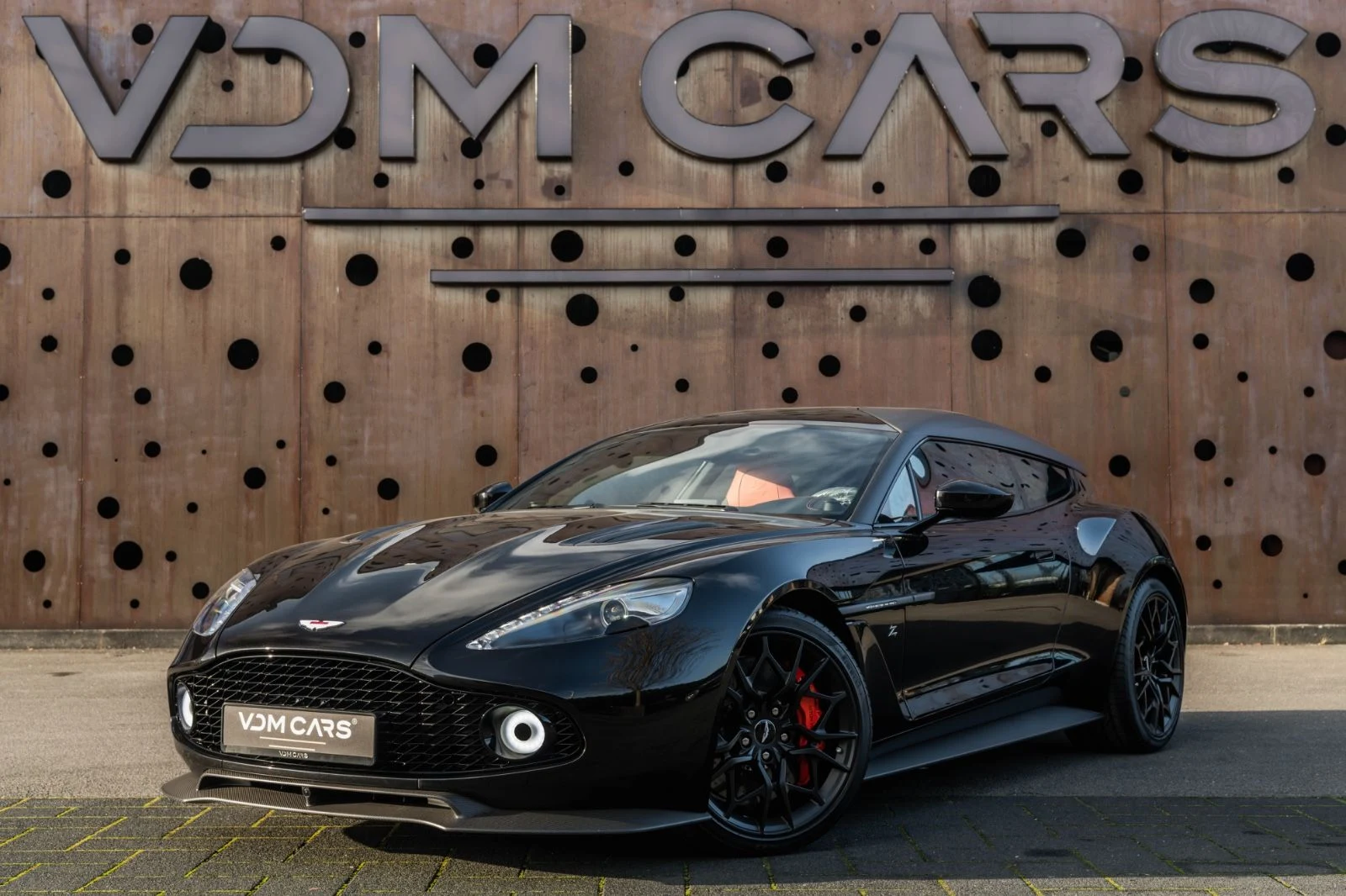 Aston Martin Vanquish Zagato Shooting Brake · Scorching Black · VDM Cars
