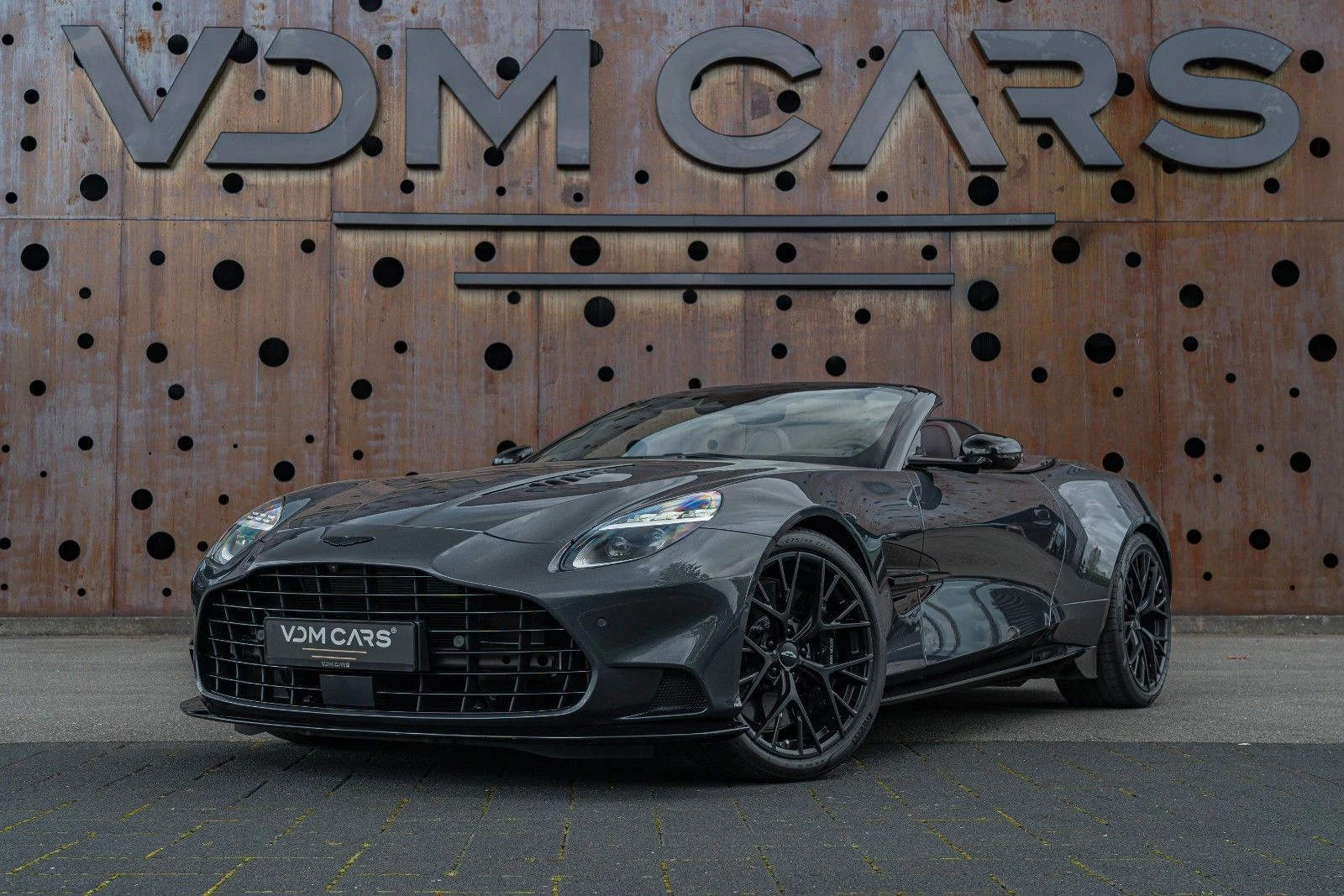 Aston Martin Vanquish III Volante · Xenon Grey (Signature Metallic Paint) · VDM Cars