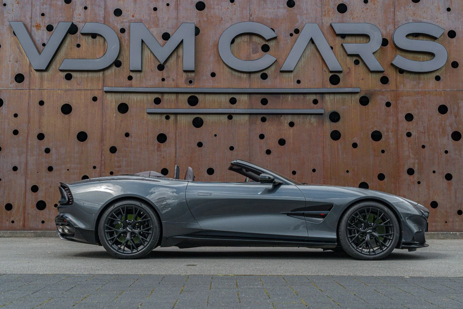 2025 Aston Martin Vanquish III Volante, 8/20