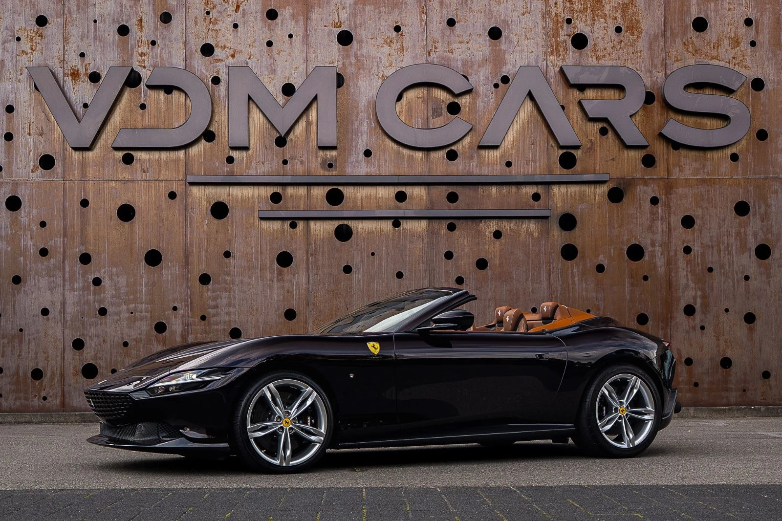 Ferrari Roma Spider · Nero Purosangue · VDM Cars