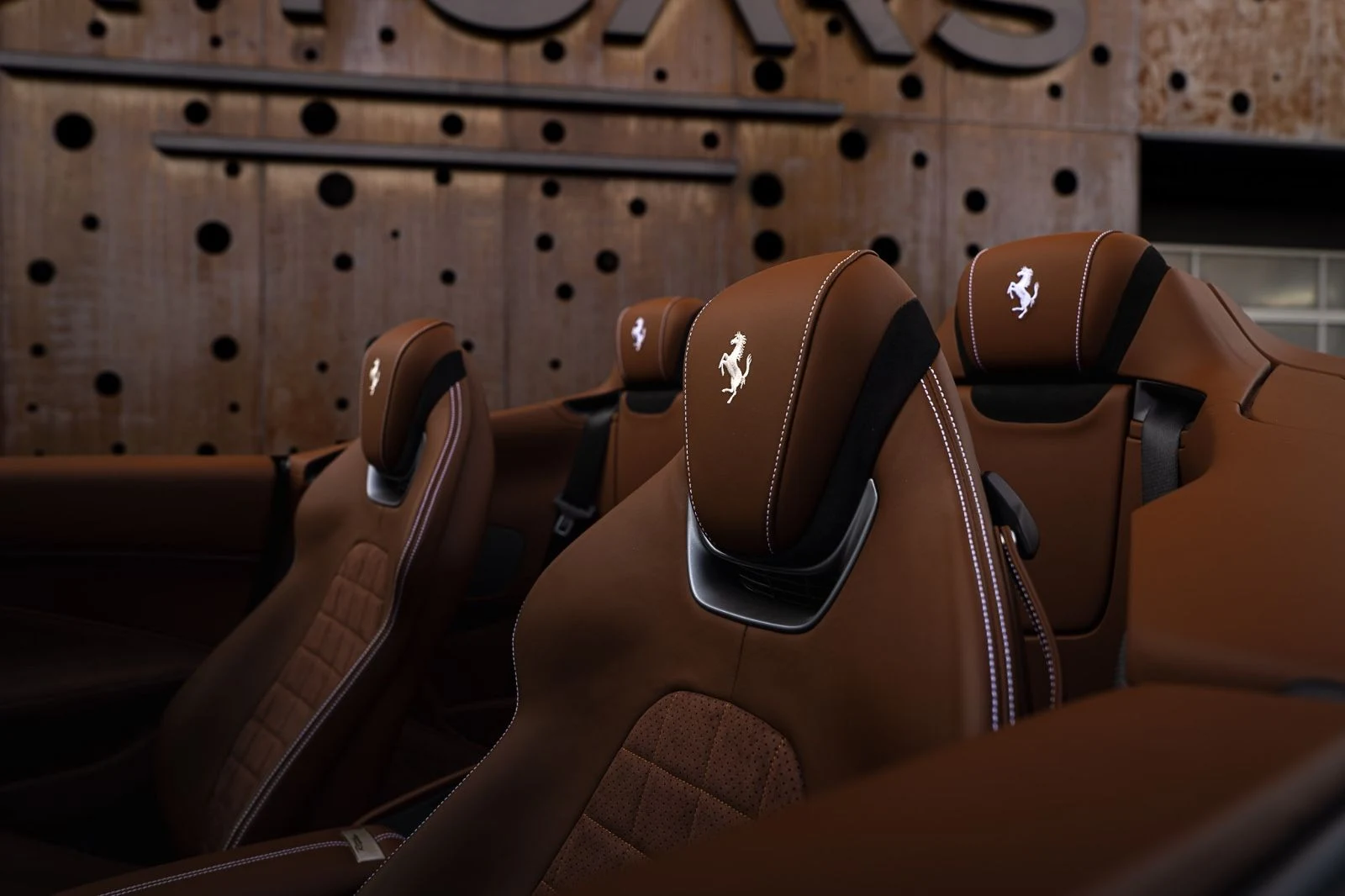 2026 Ferrari Roma Spider, 17/20