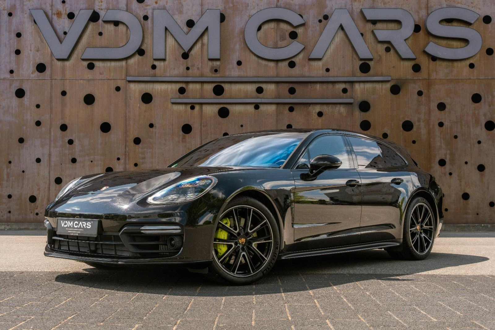 Porsche Panamera Sport Turismo 4 E-Hybrid · Tiefschwarz Metallic · VDM Cars