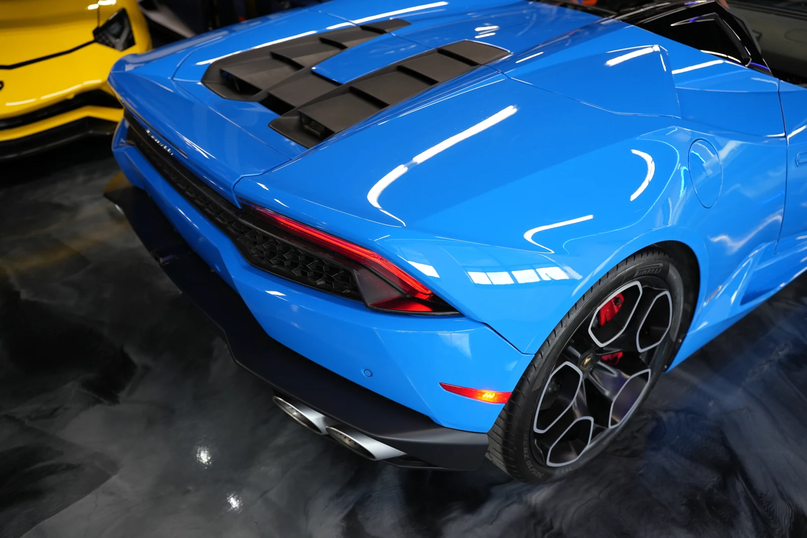 2016 Lamborghini Huracán LP 610-4 Spyder, 8/20