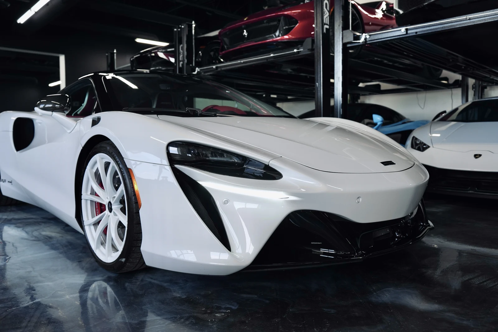 2023 McLaren Artura, 2/20
