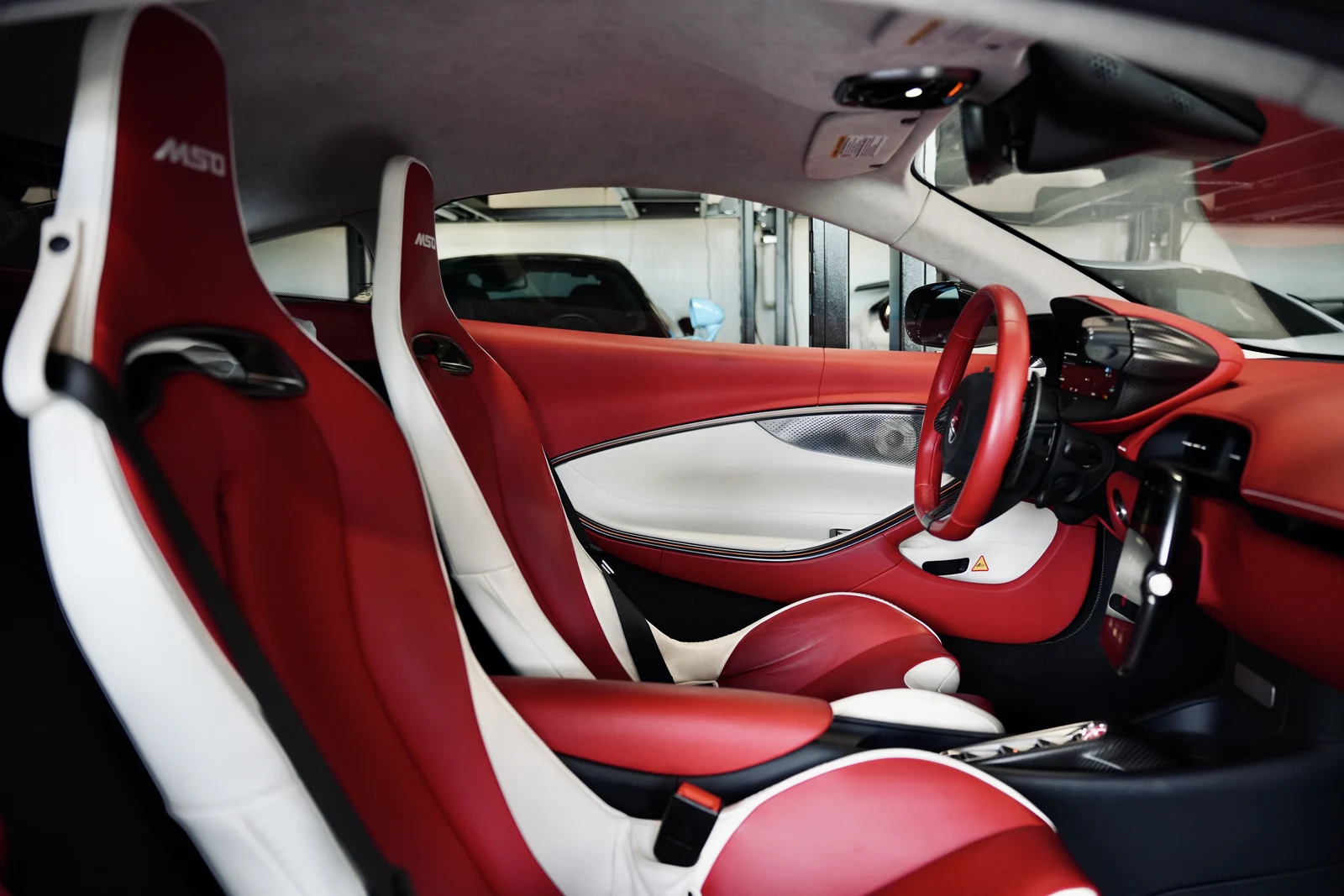2023 McLaren Artura, 15/20