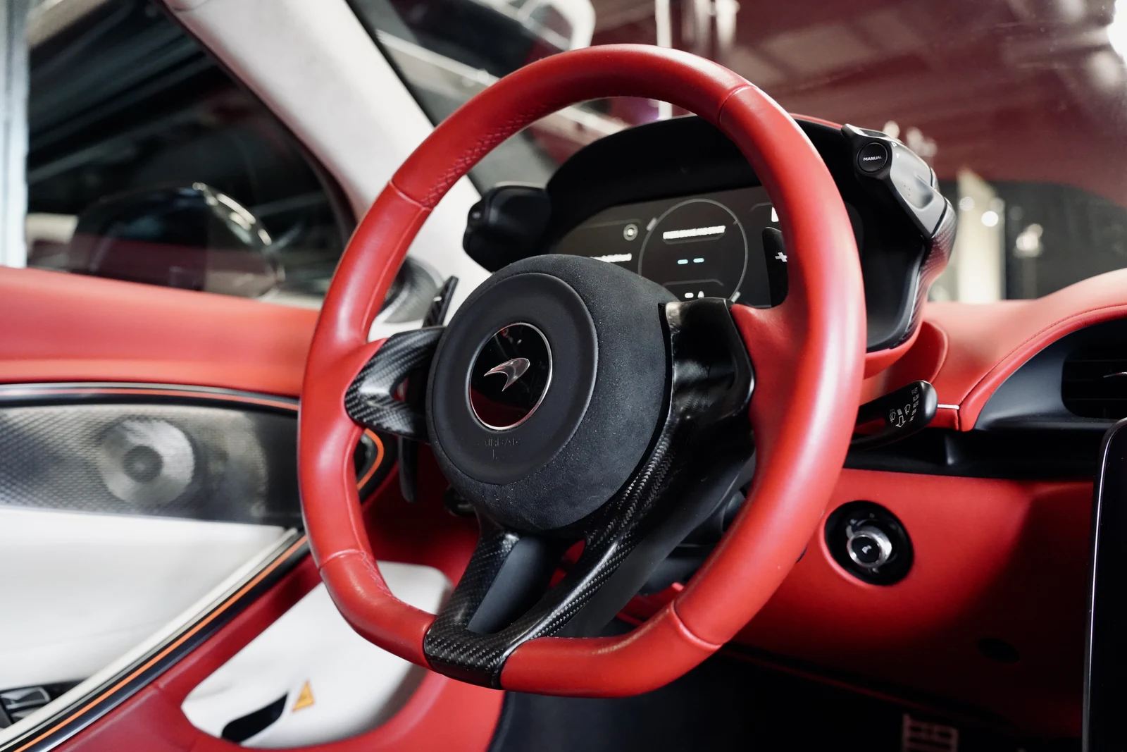 2023 McLaren Artura, 18/20