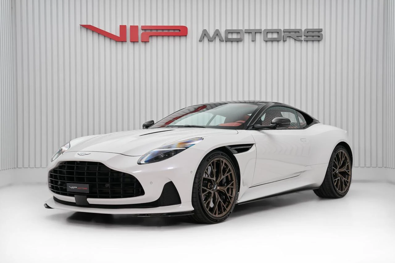 2024 Aston Martin DB12, 3/10