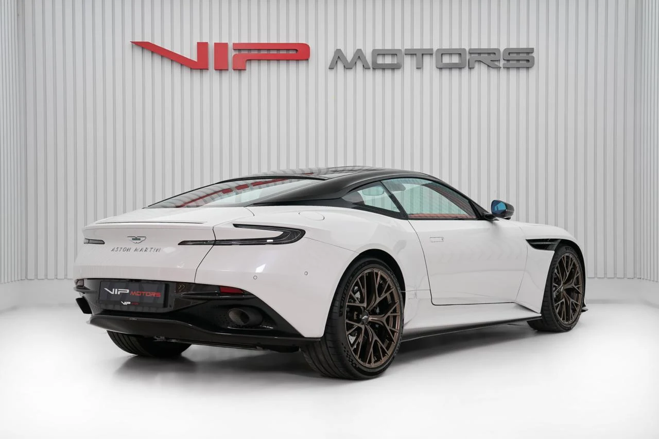 2024 Aston Martin DB12, 4/10