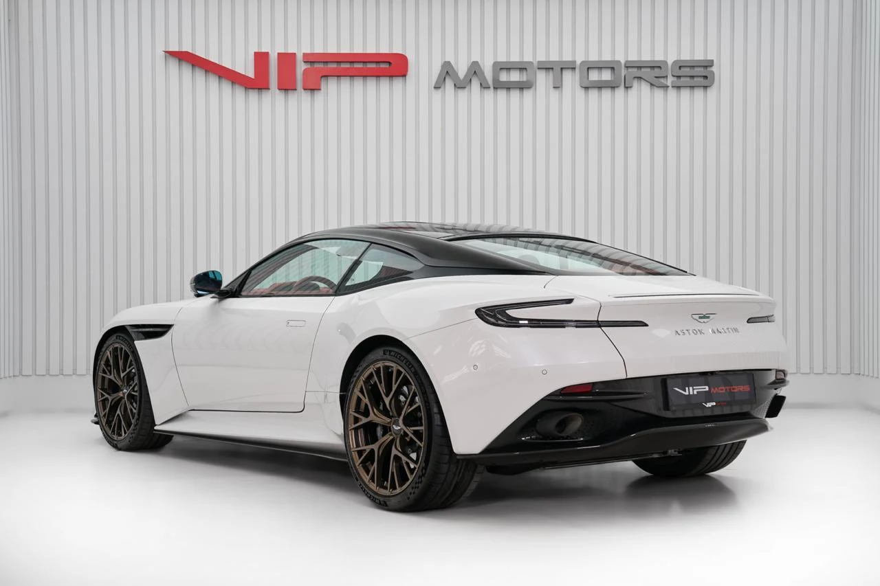 2024 Aston Martin DB12, 6/10