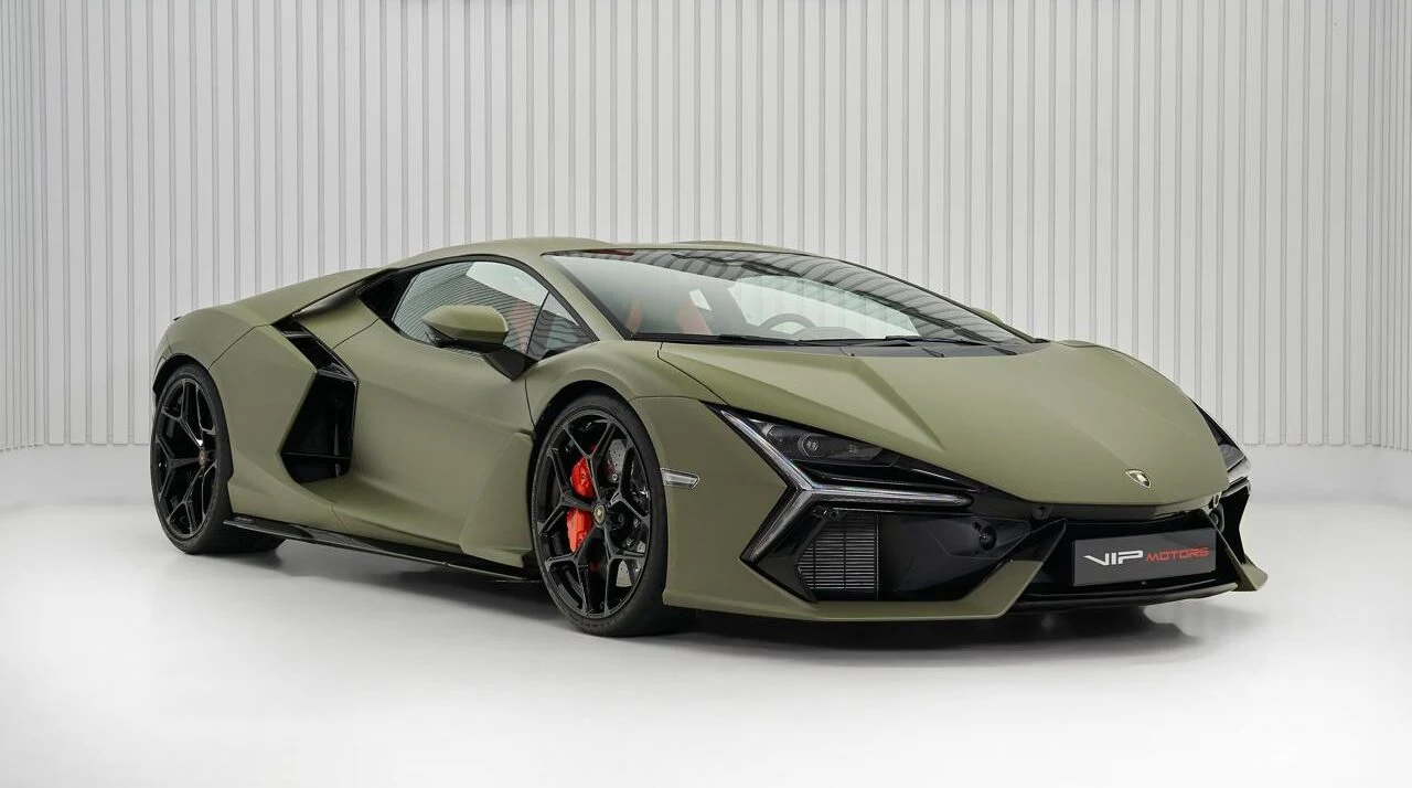 Lamborghini Revuelto · green · VIP Motors