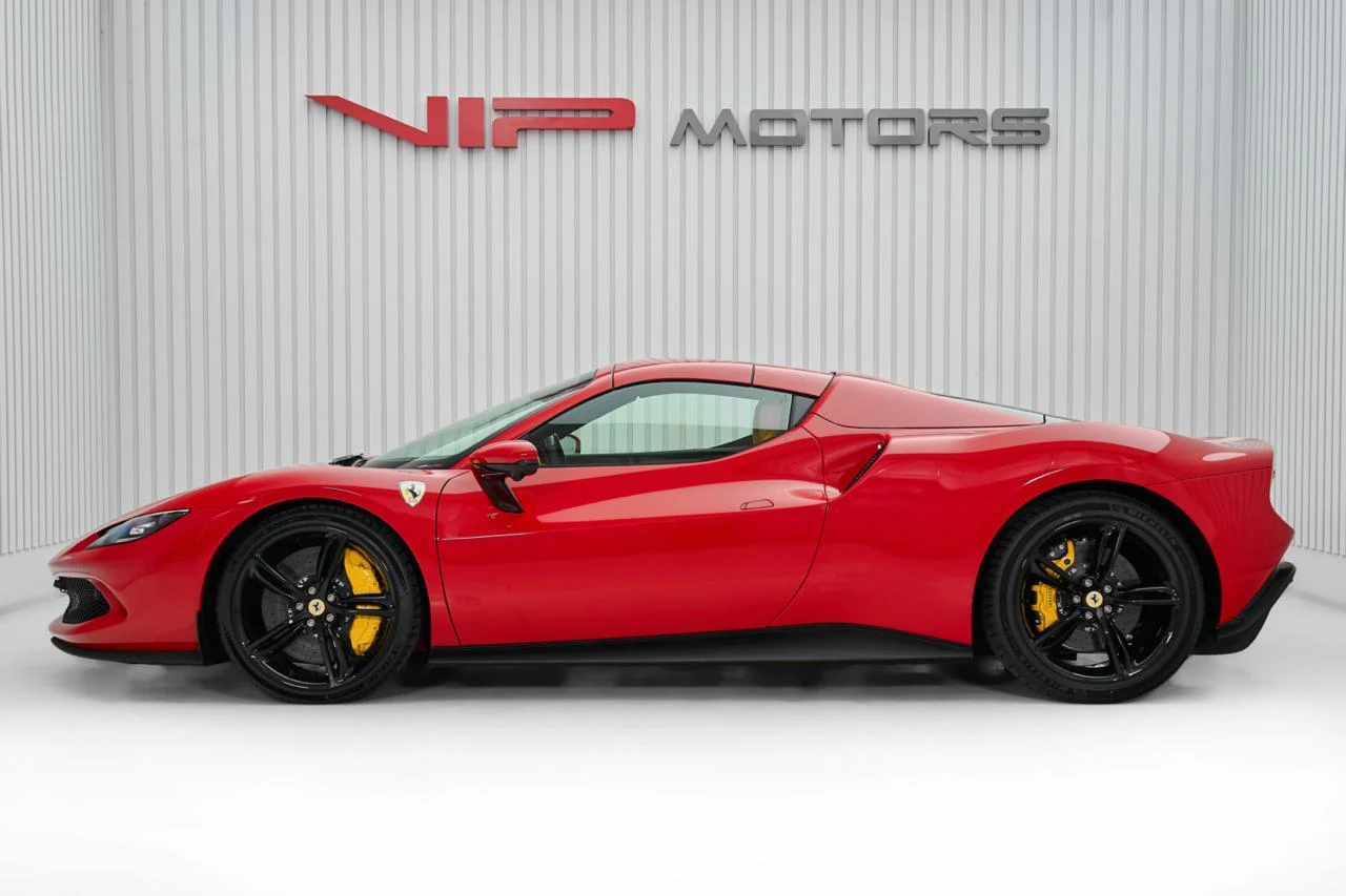 2026 Ferrari 296 GTS, 8/10