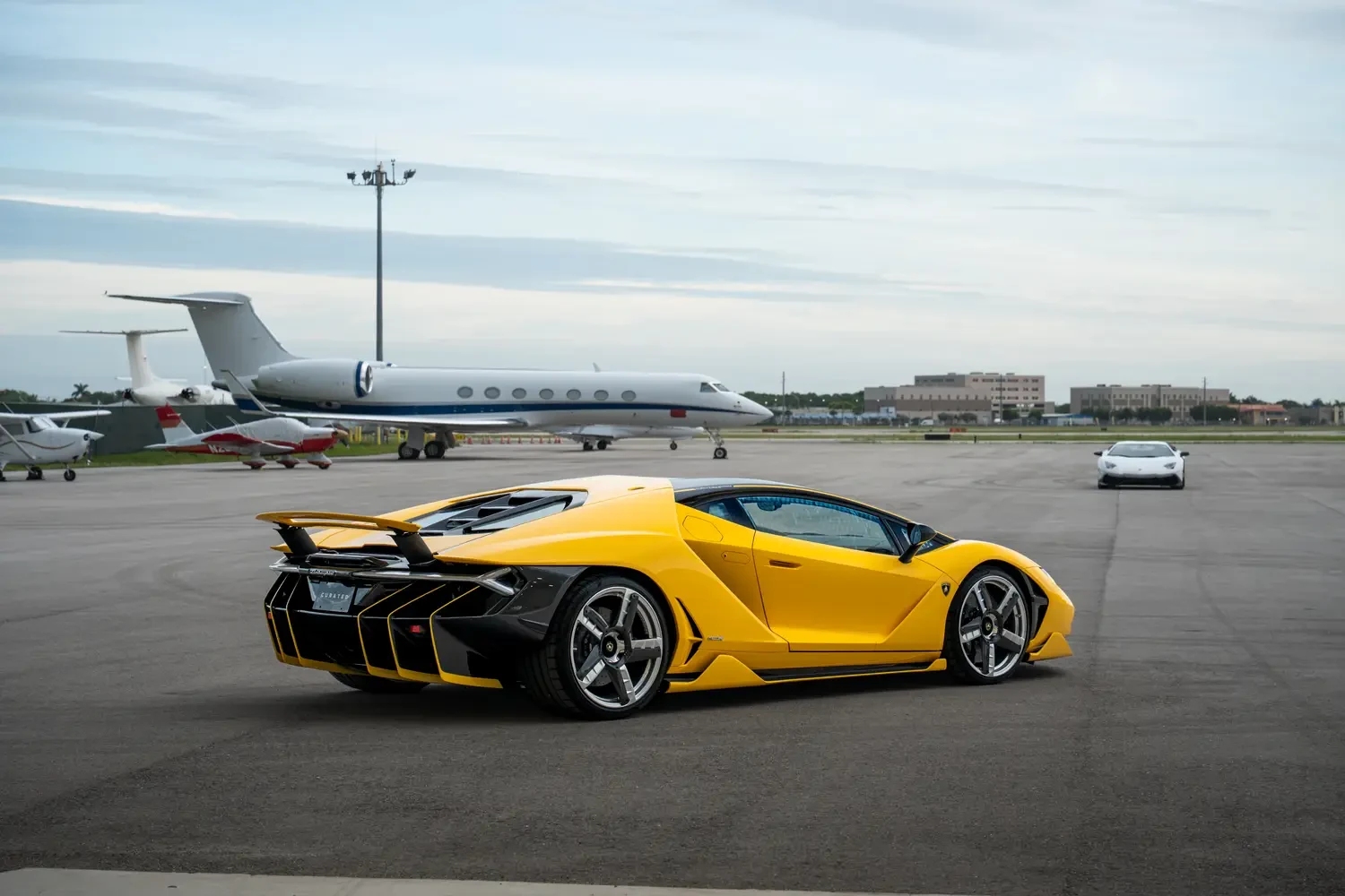 2017 Lamborghini Centenario, 2/8
