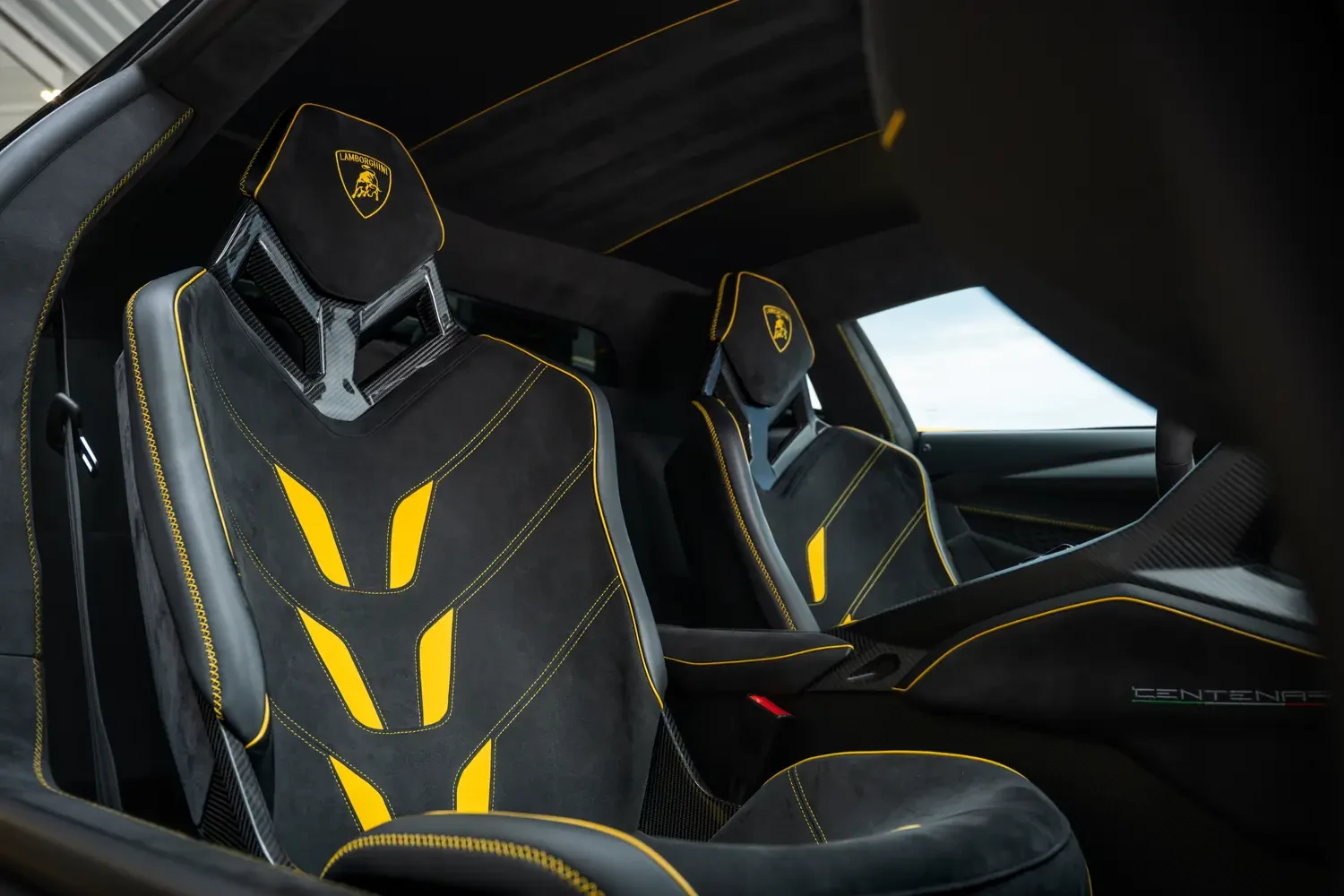2017 Lamborghini Centenario, 5/8