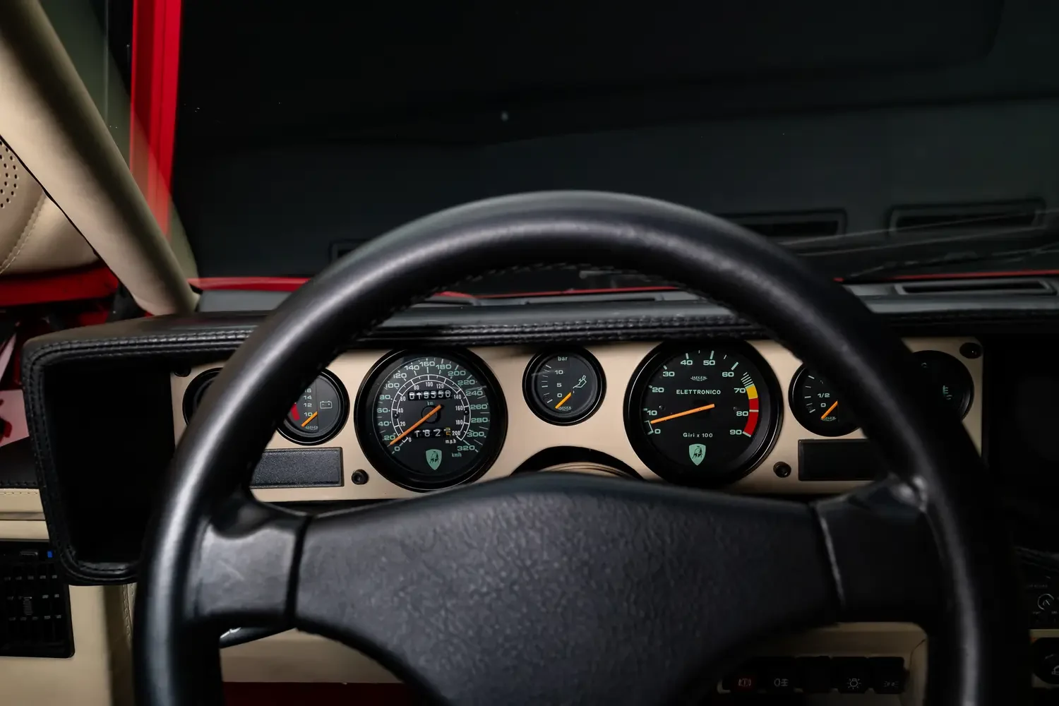 1989 Lamborghini Countach 25th Anniversary interior, Cream