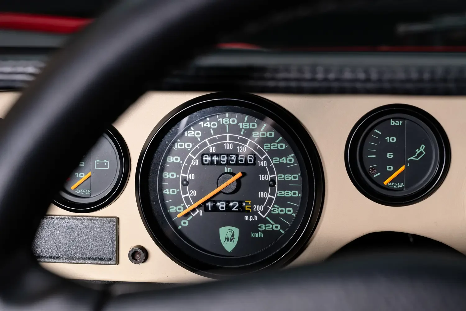 1989 Lamborghini Countach 25th Anniversary interior, Cream