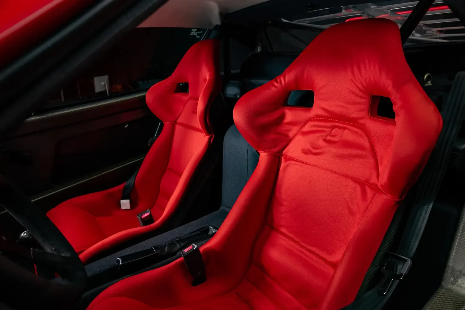 1992 Ferrari F40 interior, seats, Rosso